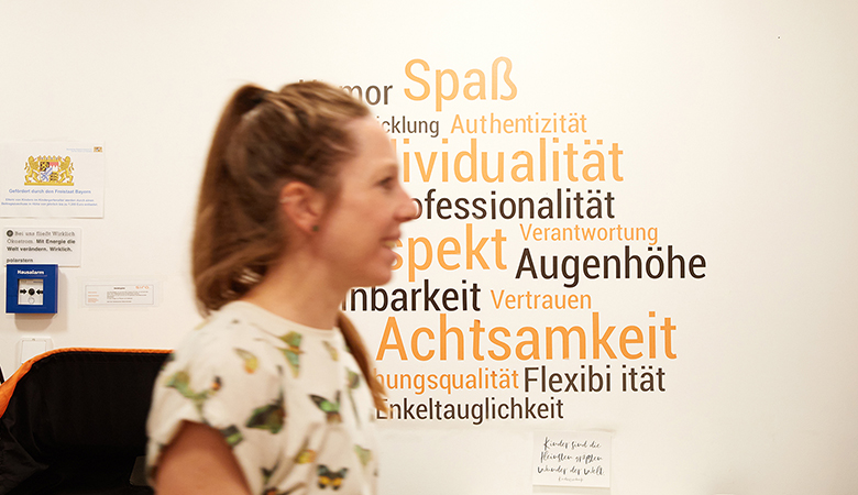 Christina Ramgraber im Flur der Kita