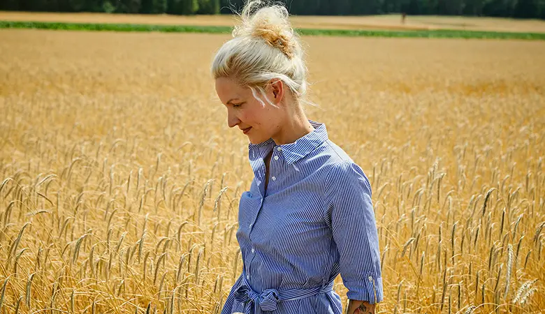 Frau im Kornfeld 