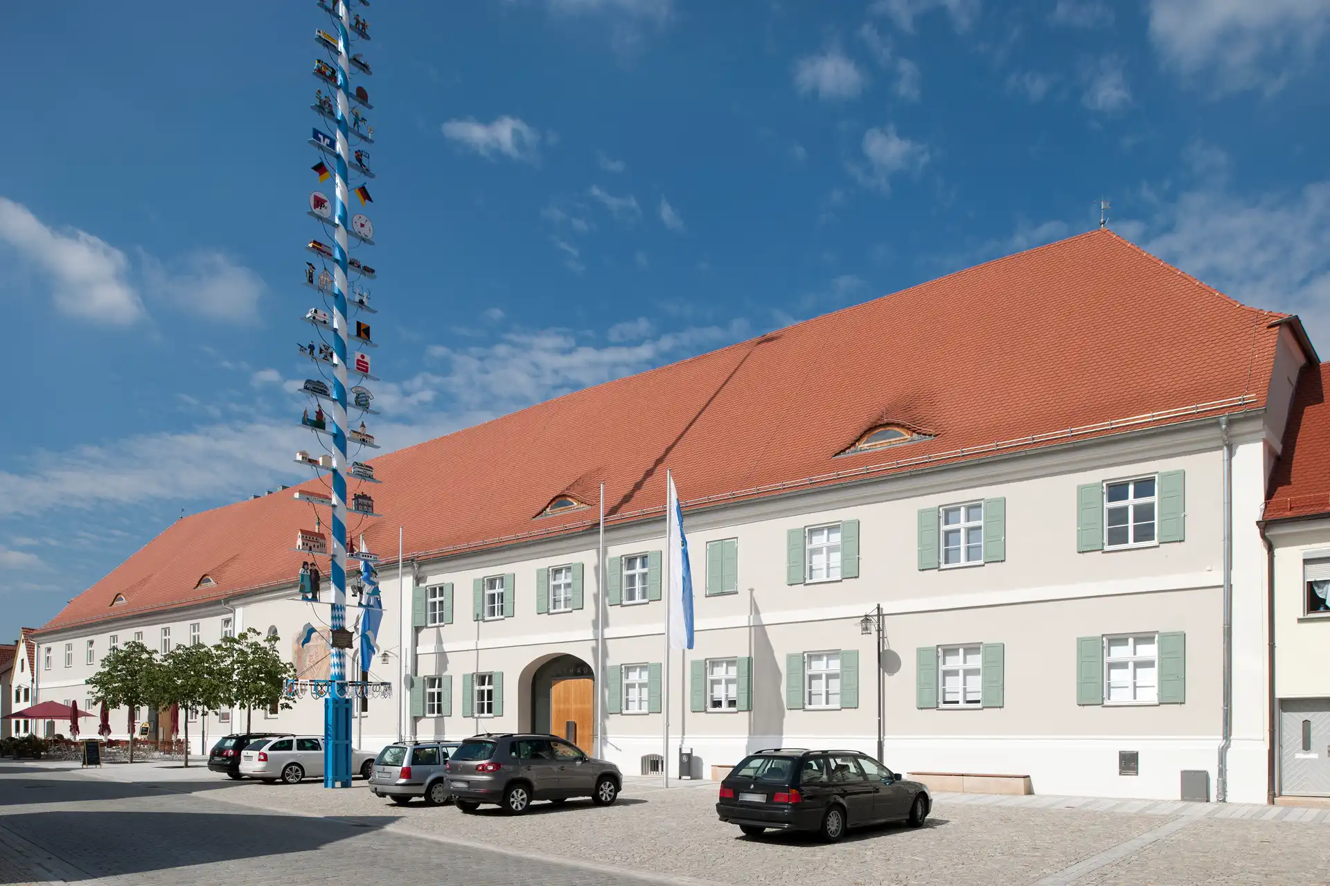 Ansicht vom neu gestalteten Marktplatz in Poettmes